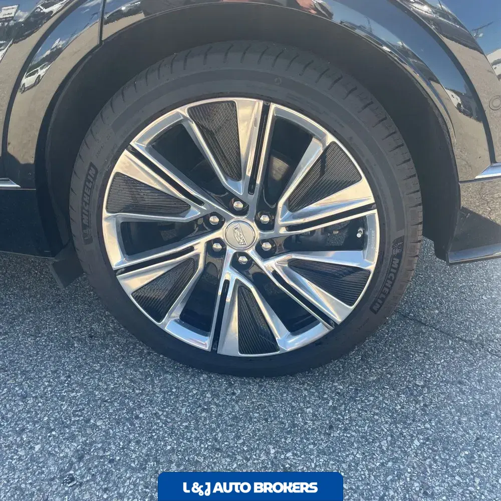 2024 Cadillac LYRIQ Luxury 3