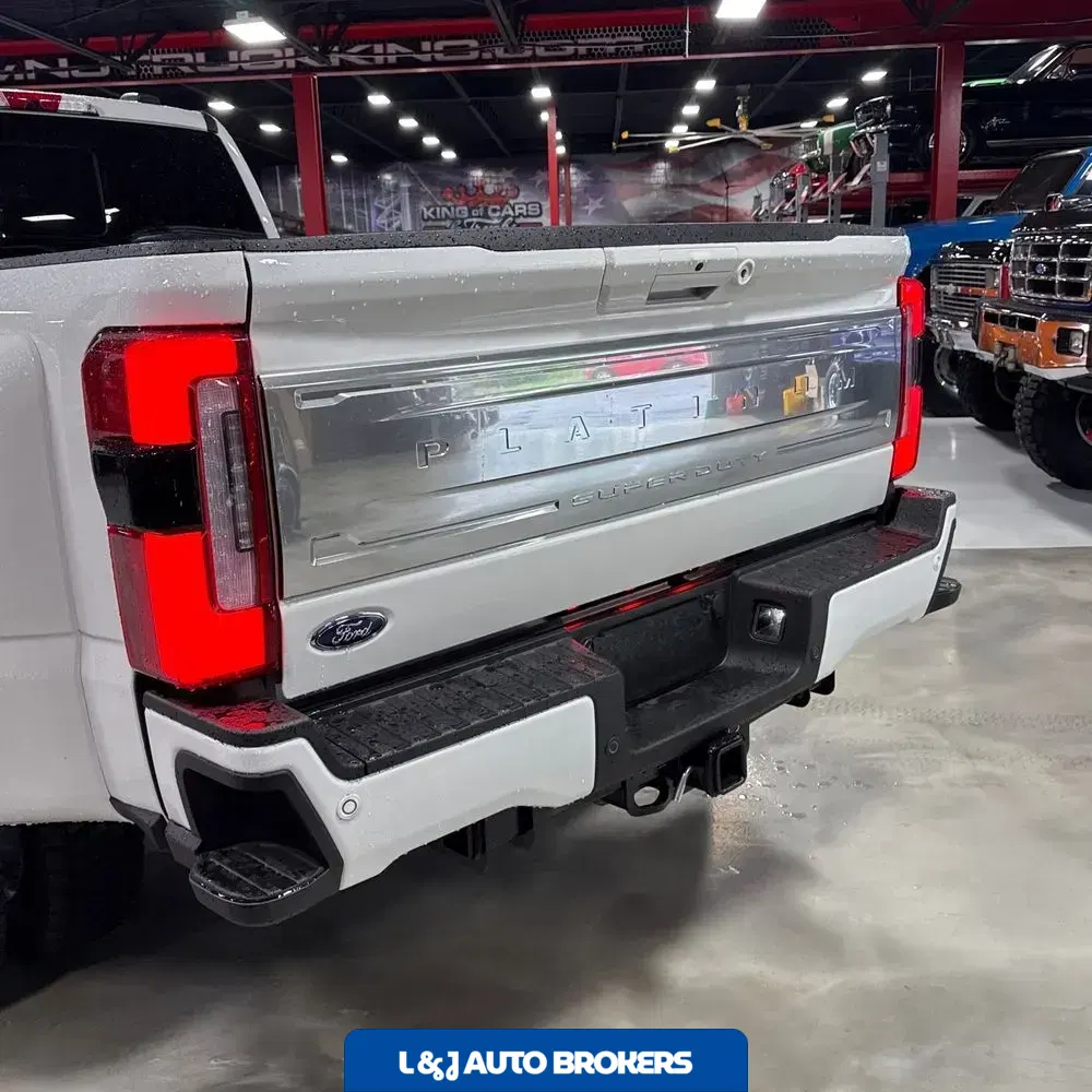 2025 Ford F-450 Super Duty Platinum