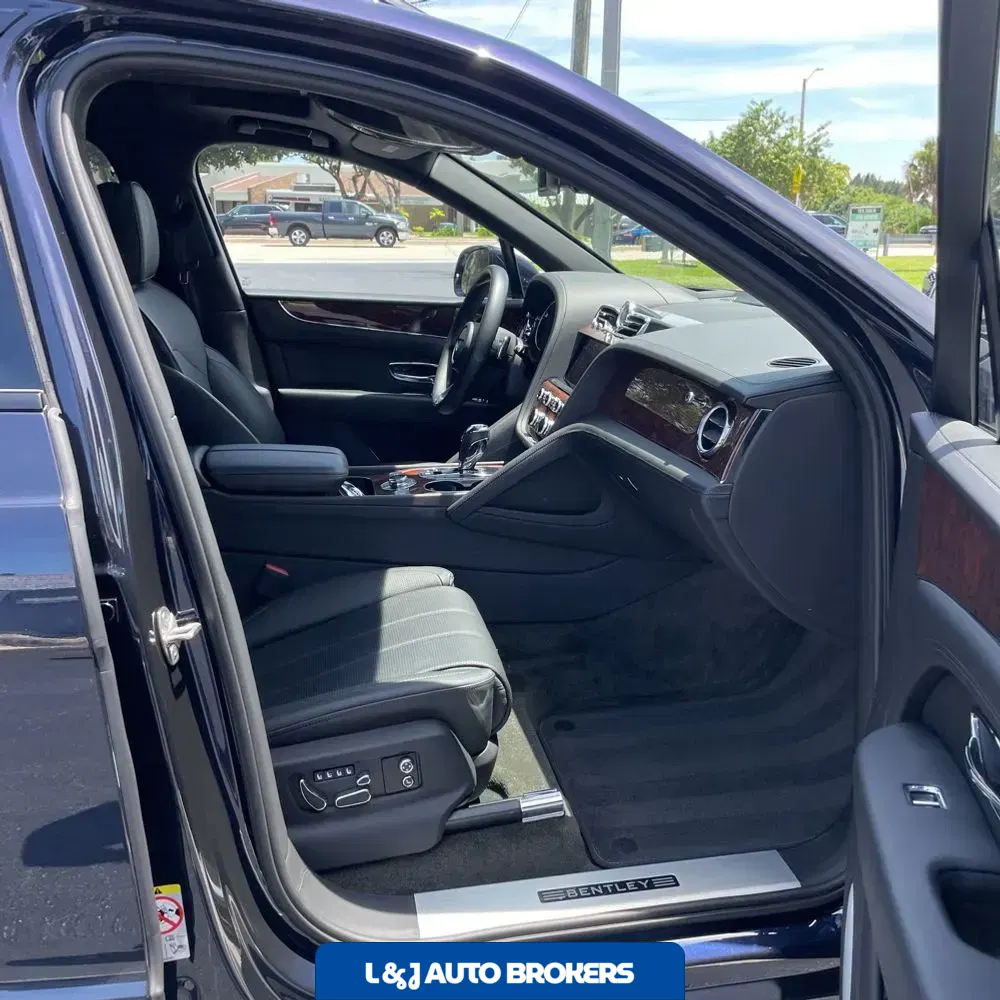 2022 Bentley Bentayga V8