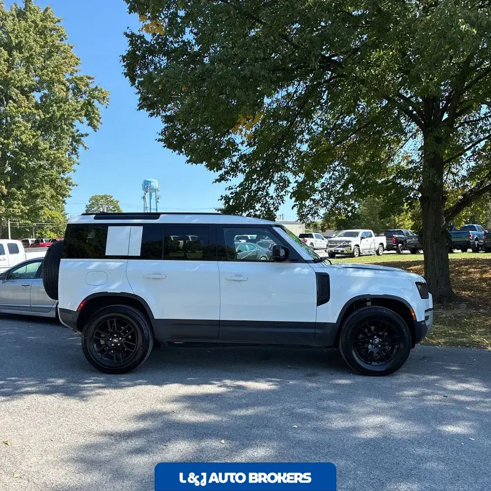 2025 Land Rover Defender 110 S P300