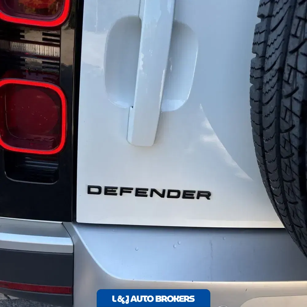 2025 Land Rover Defender 110 S P300