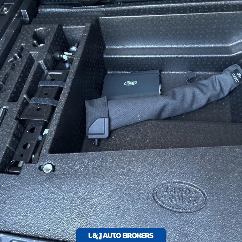 2025 Land Rover Defender 110 S P300