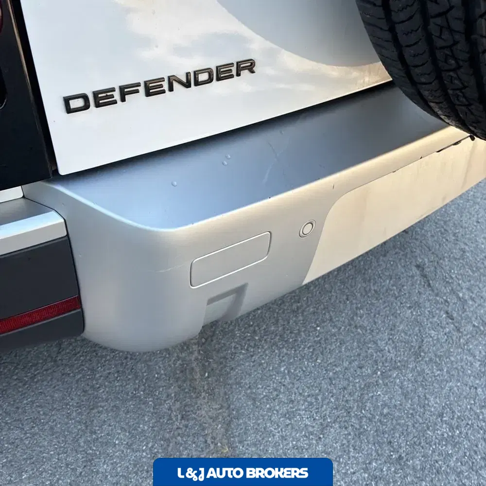 2025 Land Rover Defender 110 S P300