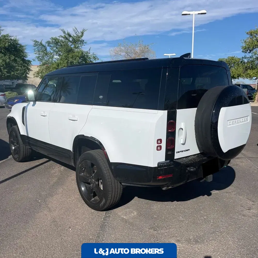 2024 Land Rover Defender 130 X-Dyn SE P400