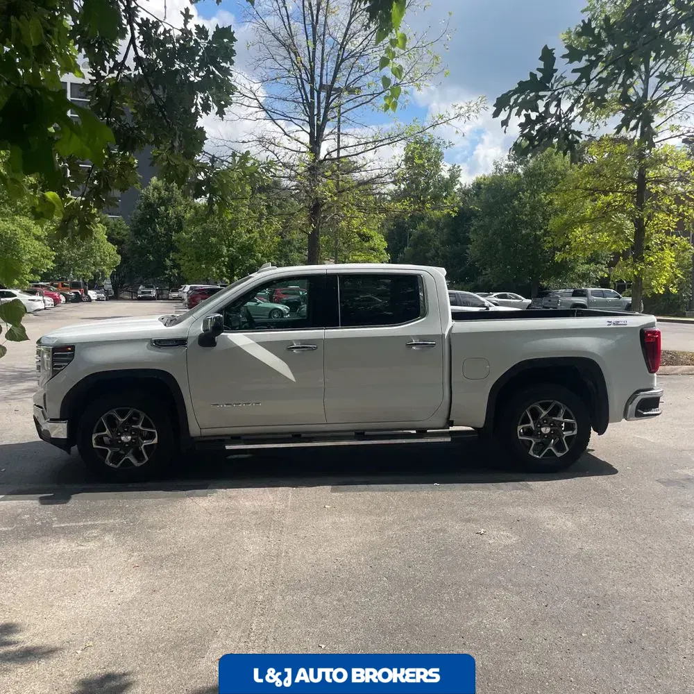 2025 GMC Sierra 1500 SLT