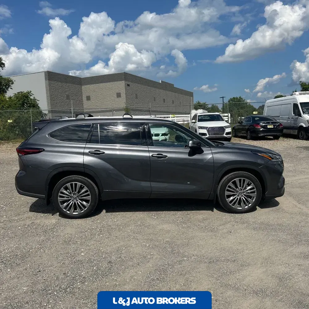 2024 Toyota Highlander Platinum