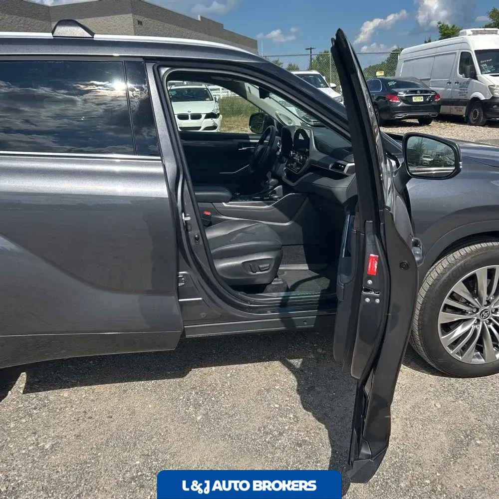 2024 Toyota Highlander Platinum