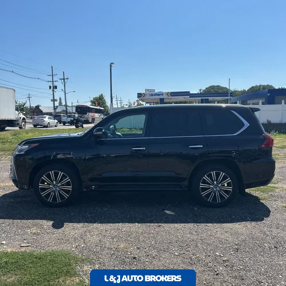 2021 Lexus LX 570 Three-Row