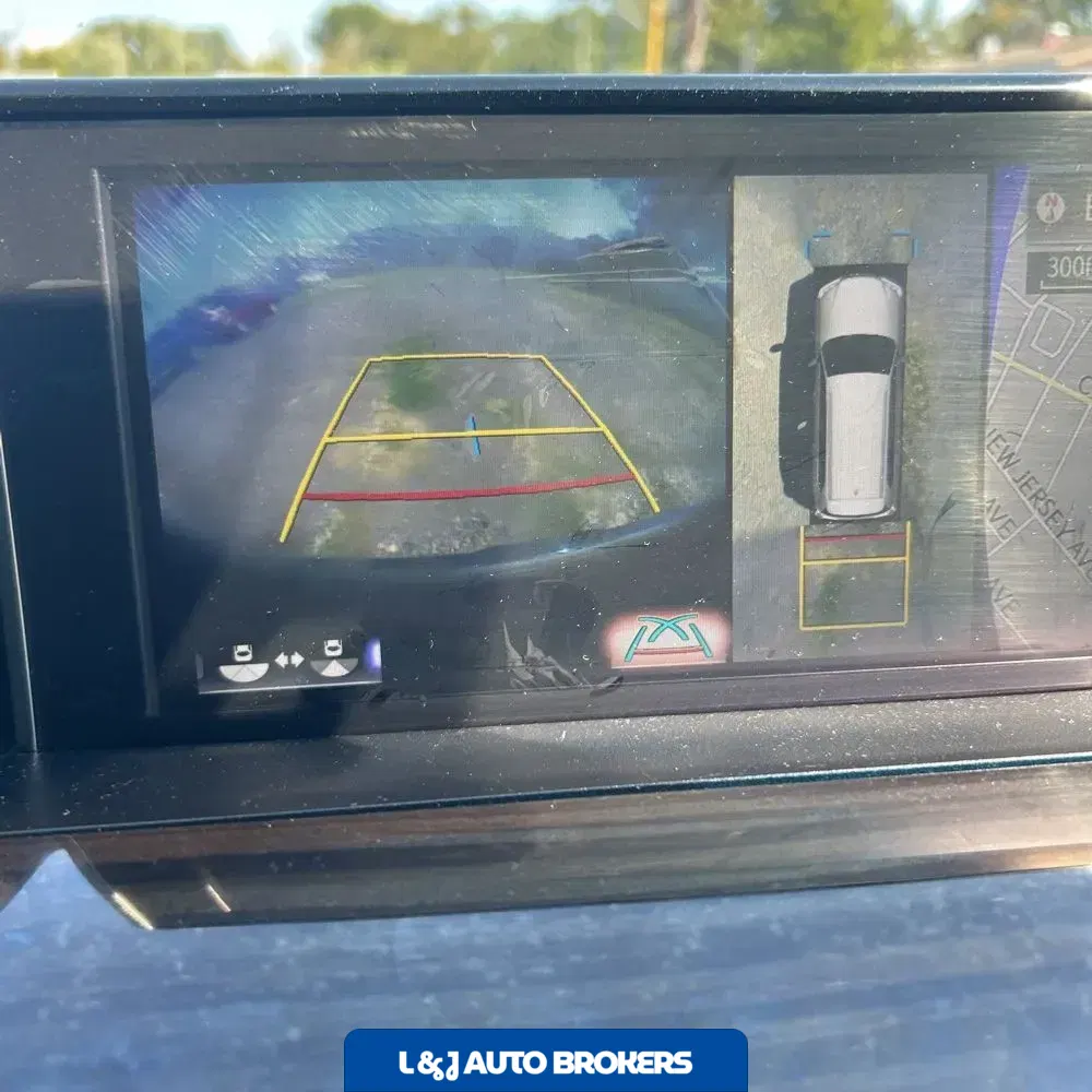 2021 Lexus LX 570 Three-Row
