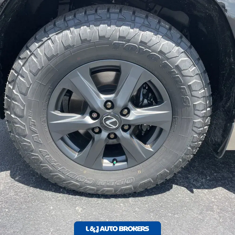 2025 Lexus LX 700h Overtrail