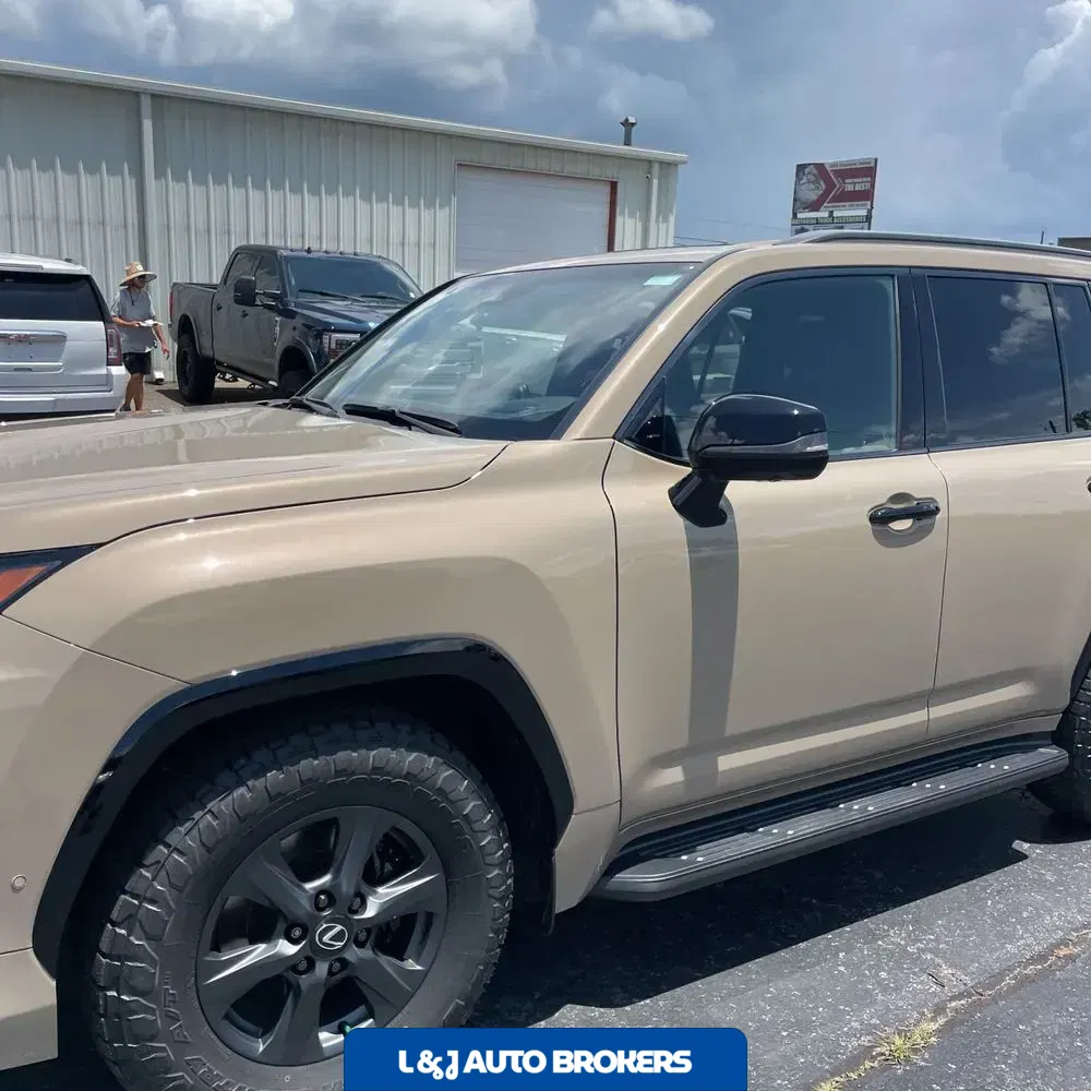 2025 Lexus LX 700h Overtrail