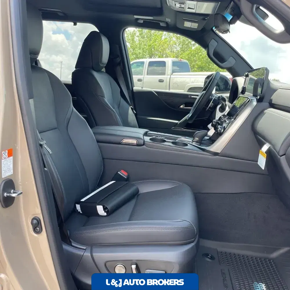 2025 Lexus LX 700h Overtrail