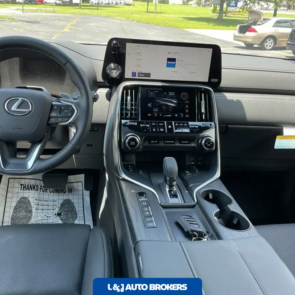 2025 Lexus LX 700h Overtrail
