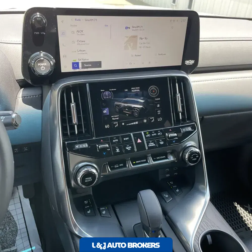 2025 Lexus LX 700h Overtrail