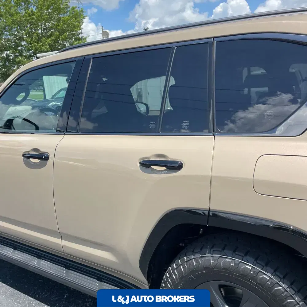 2025 Lexus LX 700h Overtrail