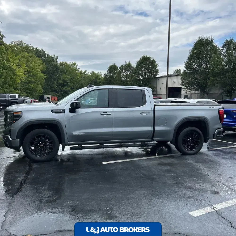 2025 GMC Sierra 1500 Elevation