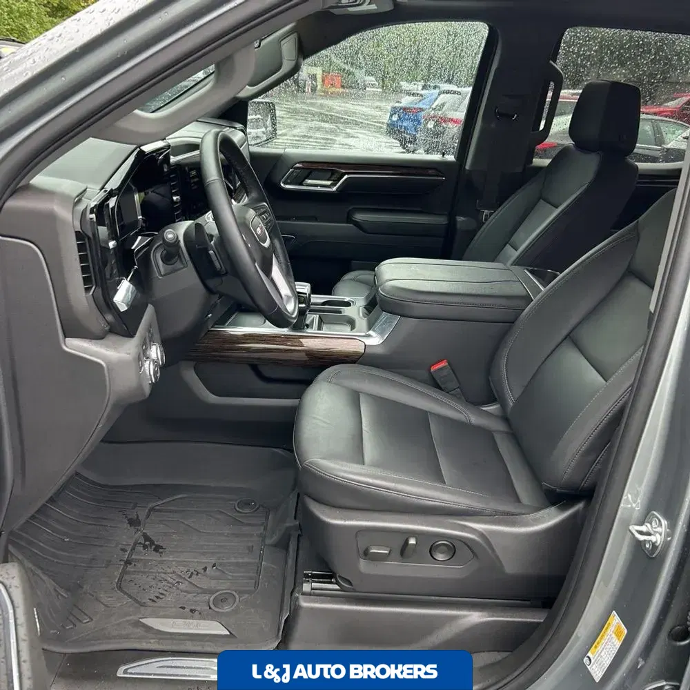 2025 GMC Sierra 1500 Elevation