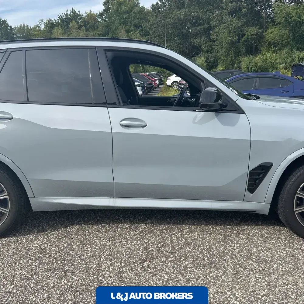 2024 BMW X5 M60i