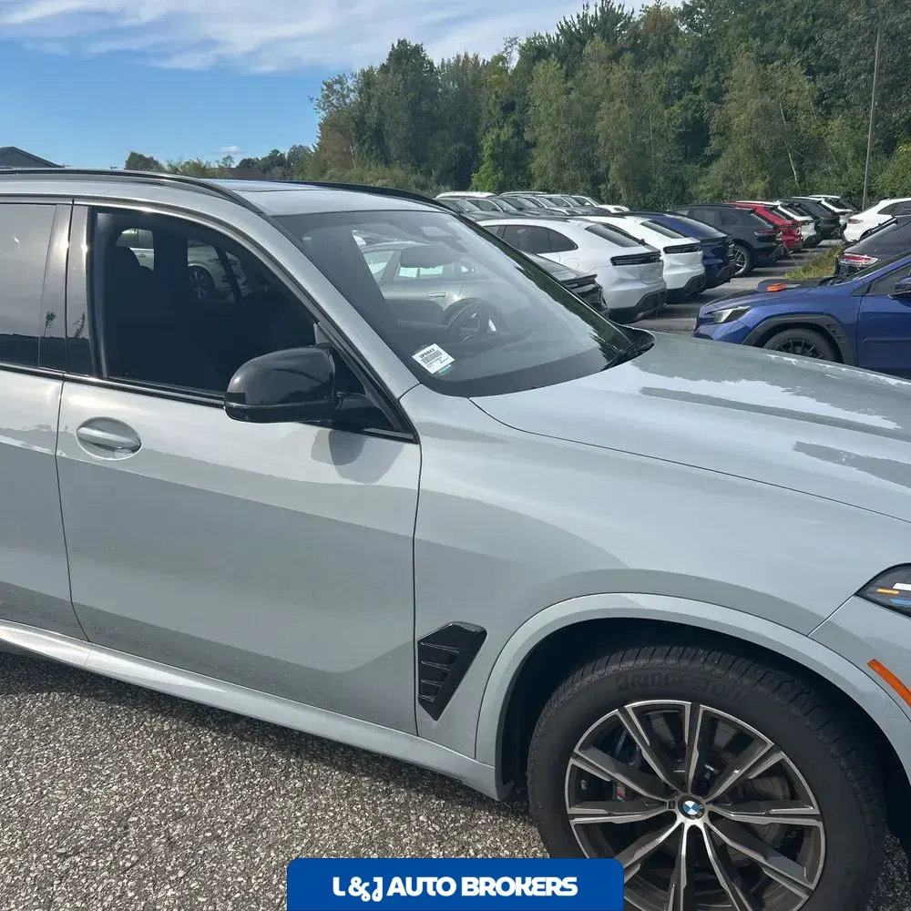2024 BMW X5 M60i