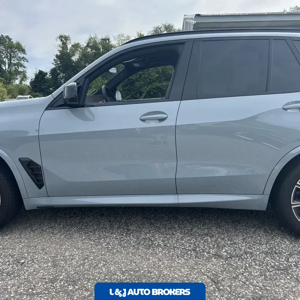 2024 BMW X5 M60i