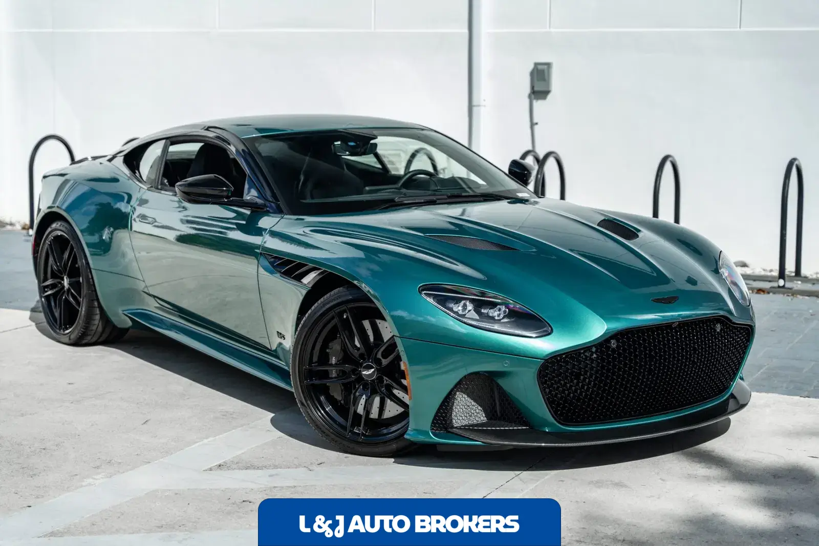 2022 Aston Martin DBS Superleggera Coupe