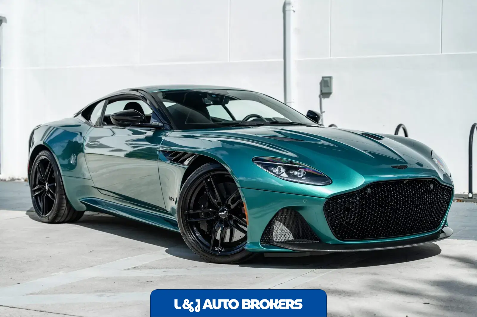 2022 Aston Martin DBS Superleggera Coupe