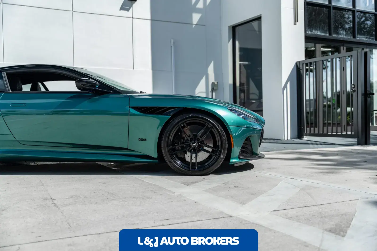2022 Aston Martin DBS Superleggera Coupe
