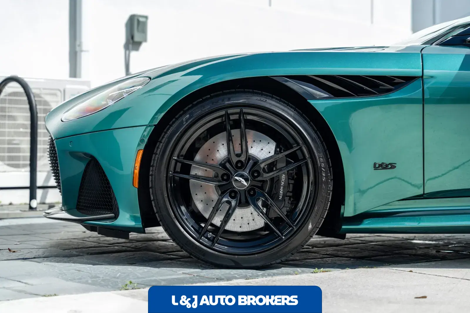 2022 Aston Martin DBS Superleggera Coupe