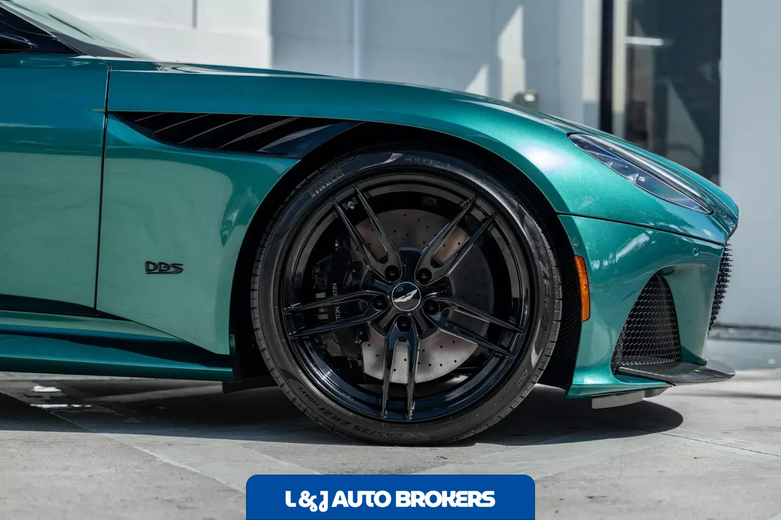 2022 Aston Martin DBS Superleggera Coupe