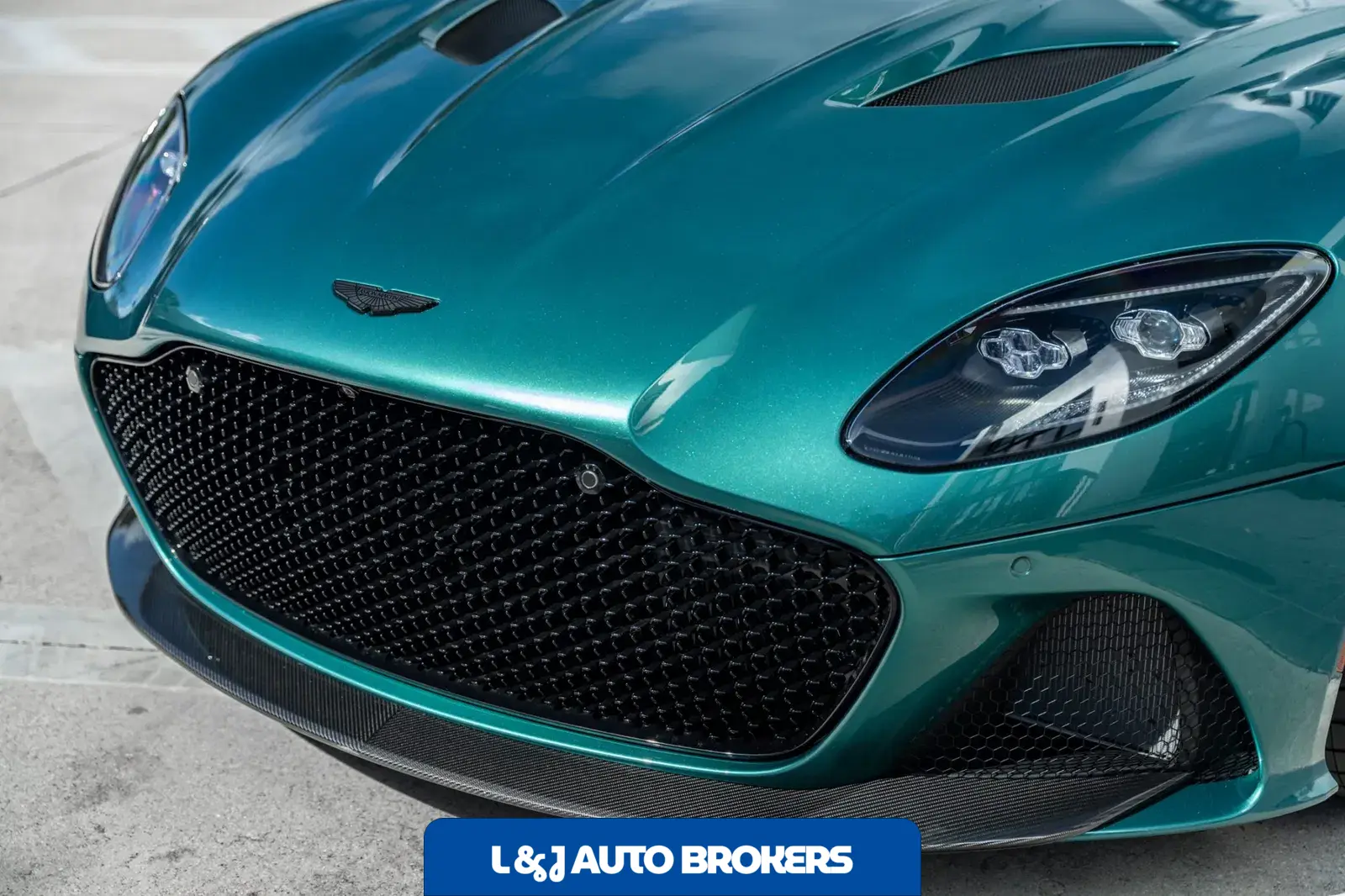 2022 Aston Martin DBS Superleggera Coupe