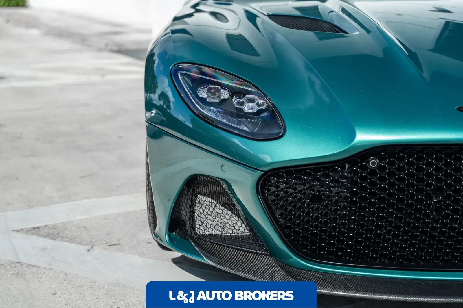 2022 Aston Martin DBS Superleggera Coupe