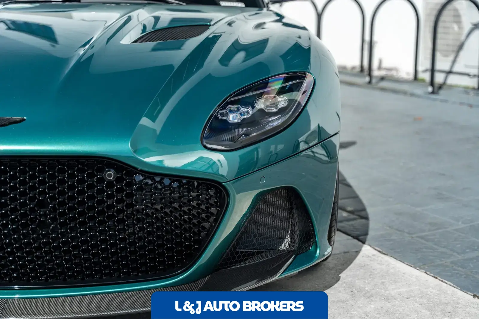 2022 Aston Martin DBS Superleggera Coupe