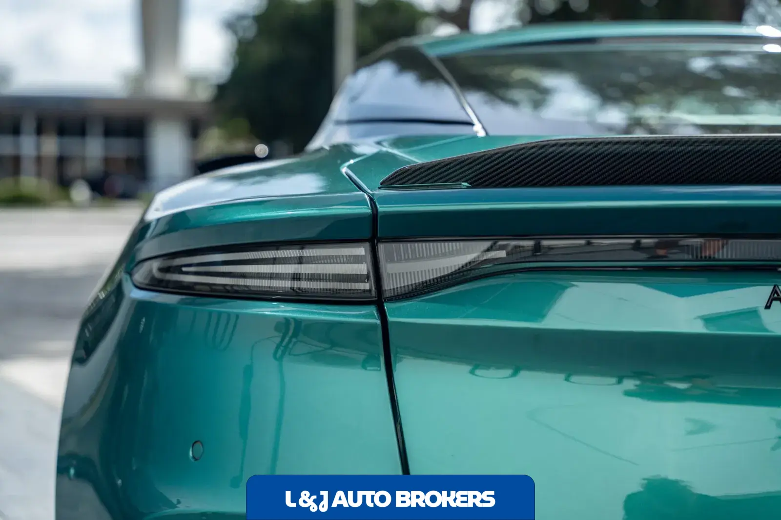 2022 Aston Martin DBS Superleggera Coupe
