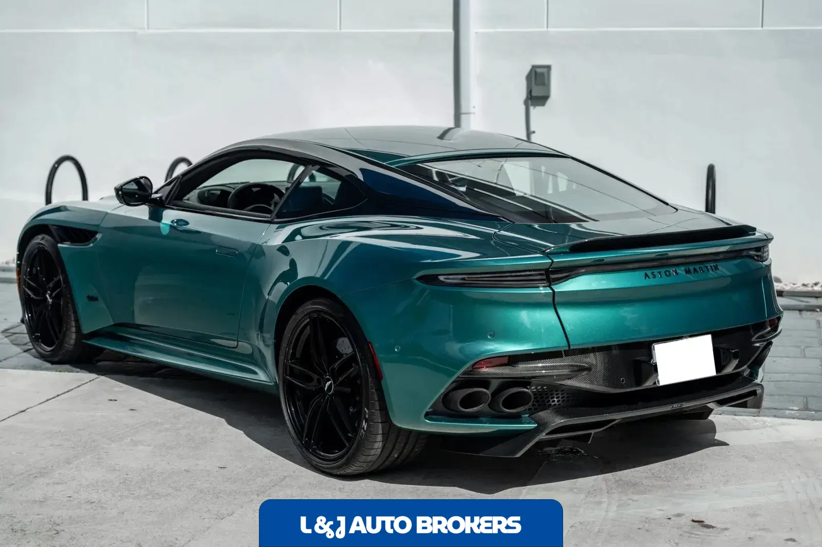 2022 Aston Martin DBS Superleggera Coupe