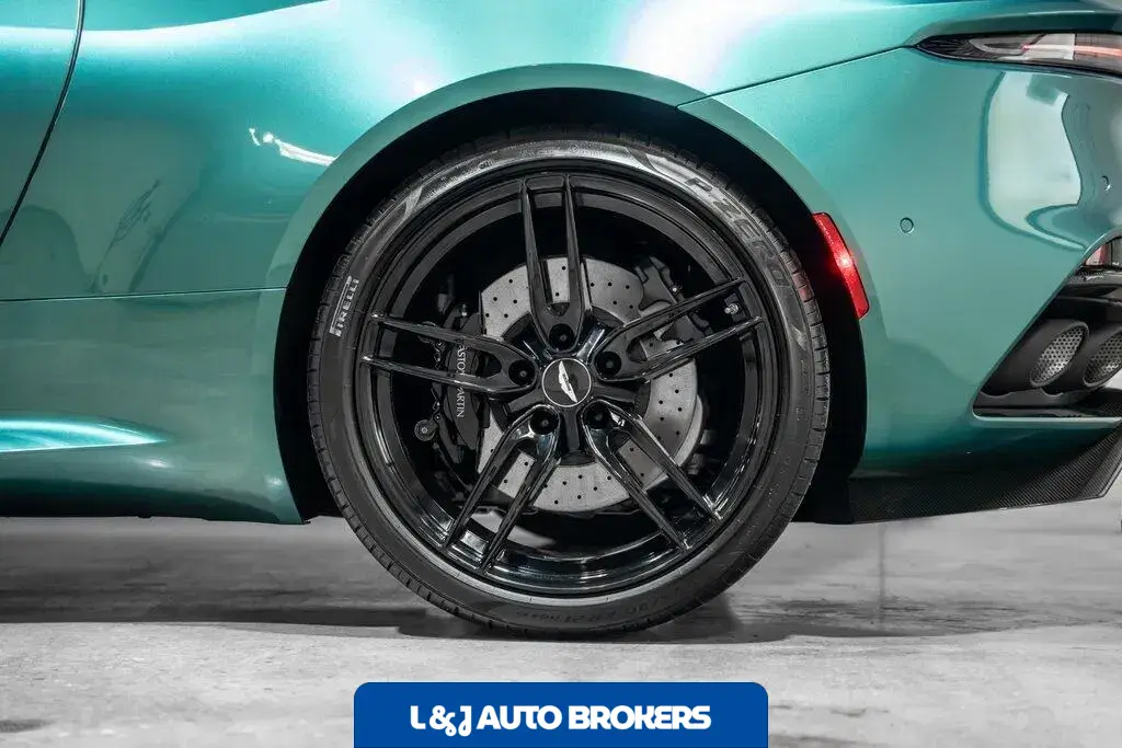 2022 Aston Martin DBS Superleggera Coupe