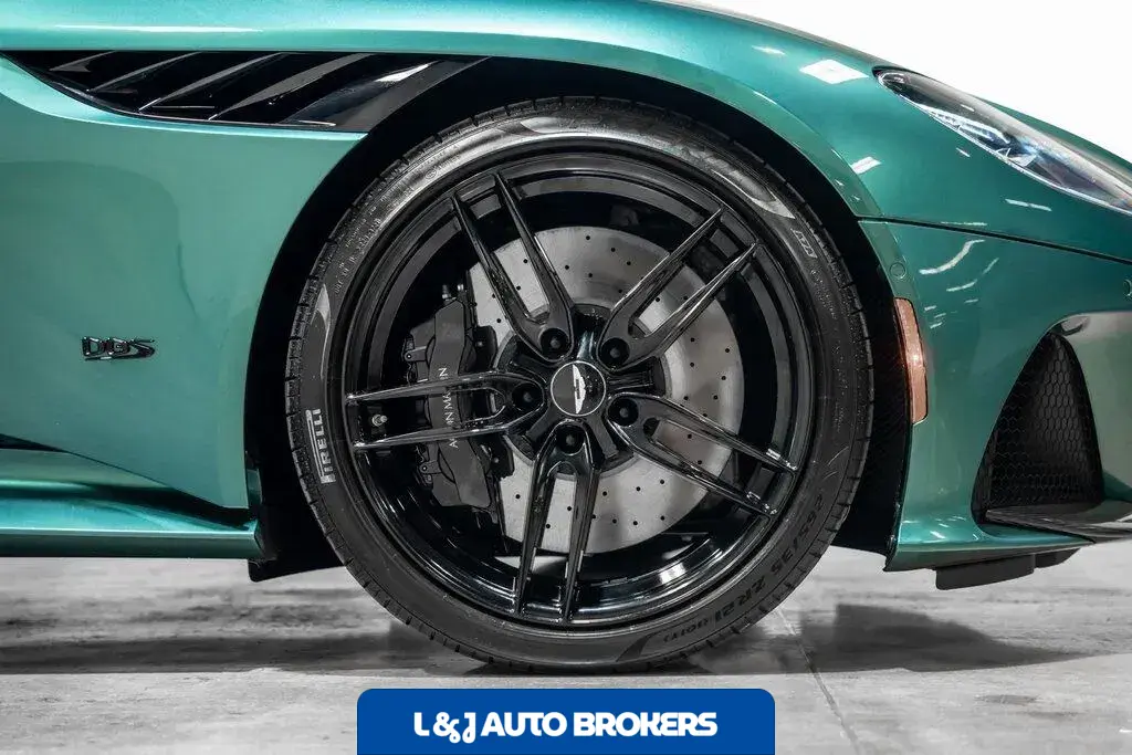 2022 Aston Martin DBS Superleggera Coupe