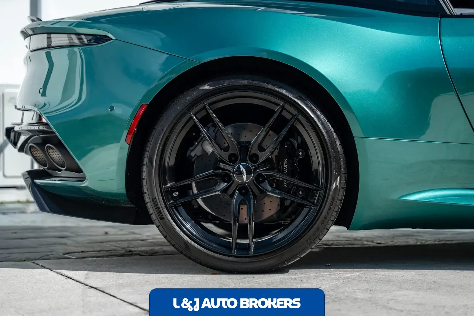 2022 Aston Martin DBS Superleggera Coupe
