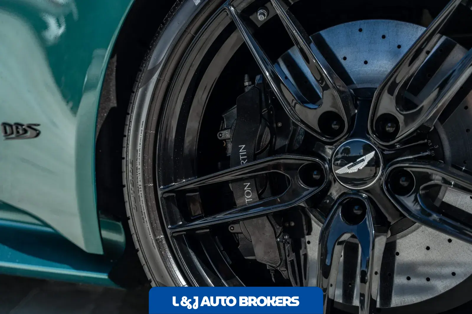 2022 Aston Martin DBS Superleggera Coupe