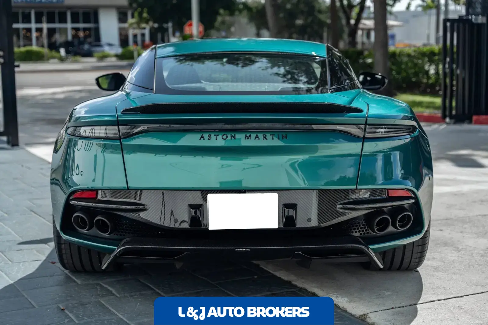 2022 Aston Martin DBS Superleggera Coupe