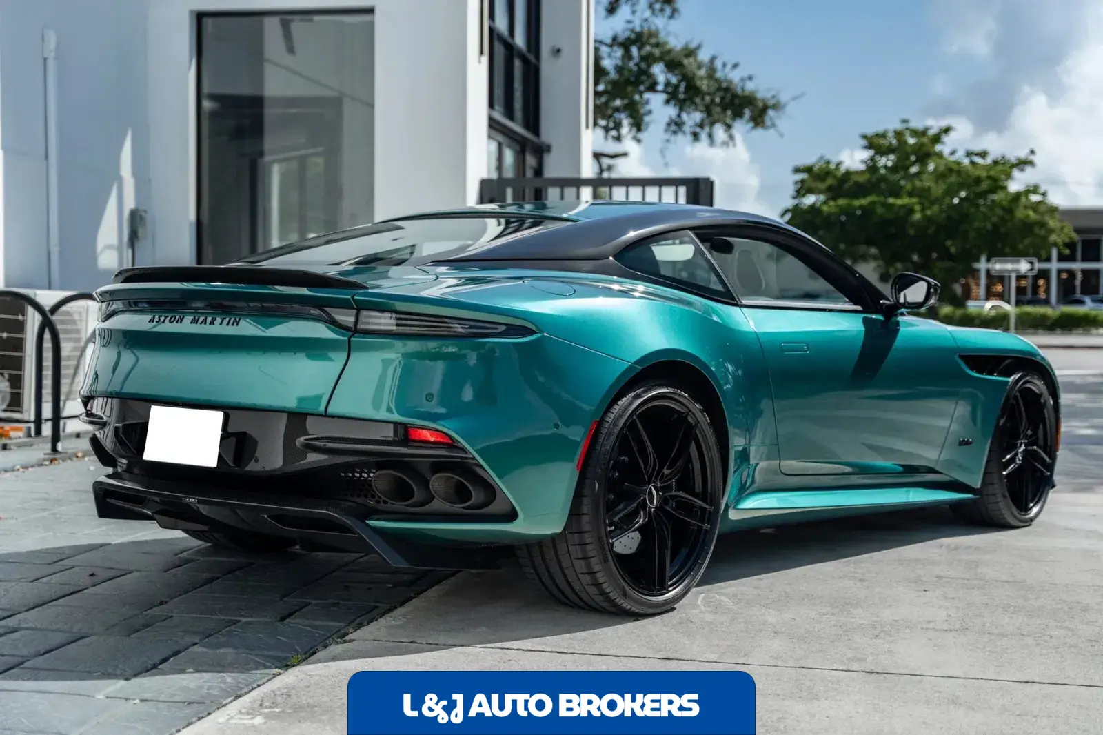 2022 Aston Martin DBS Superleggera Coupe
