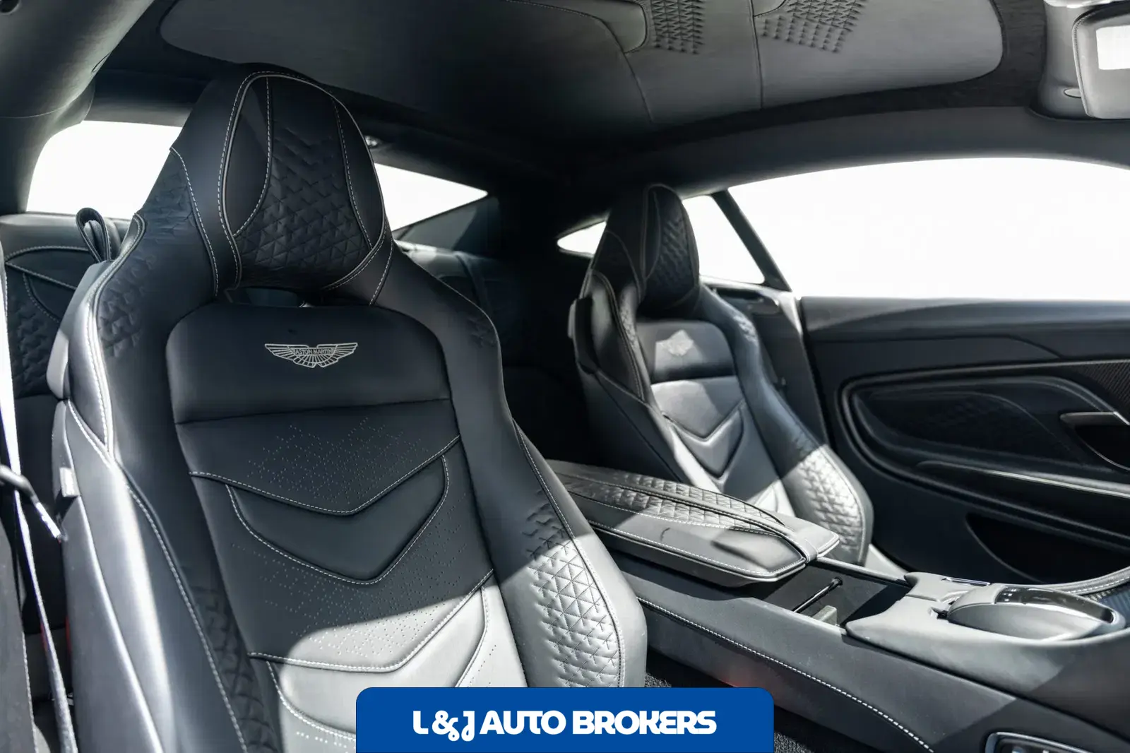 2022 Aston Martin DBS Superleggera Coupe
