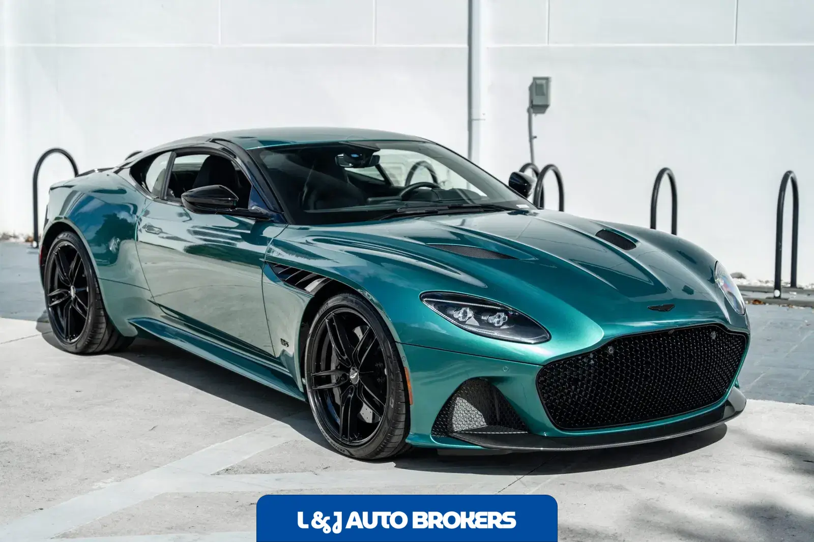 2022 Aston Martin DBS Superleggera Coupe