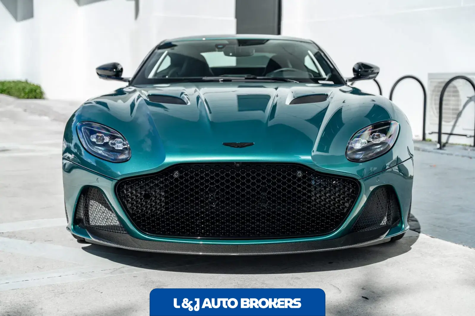 2022 Aston Martin DBS Superleggera Coupe