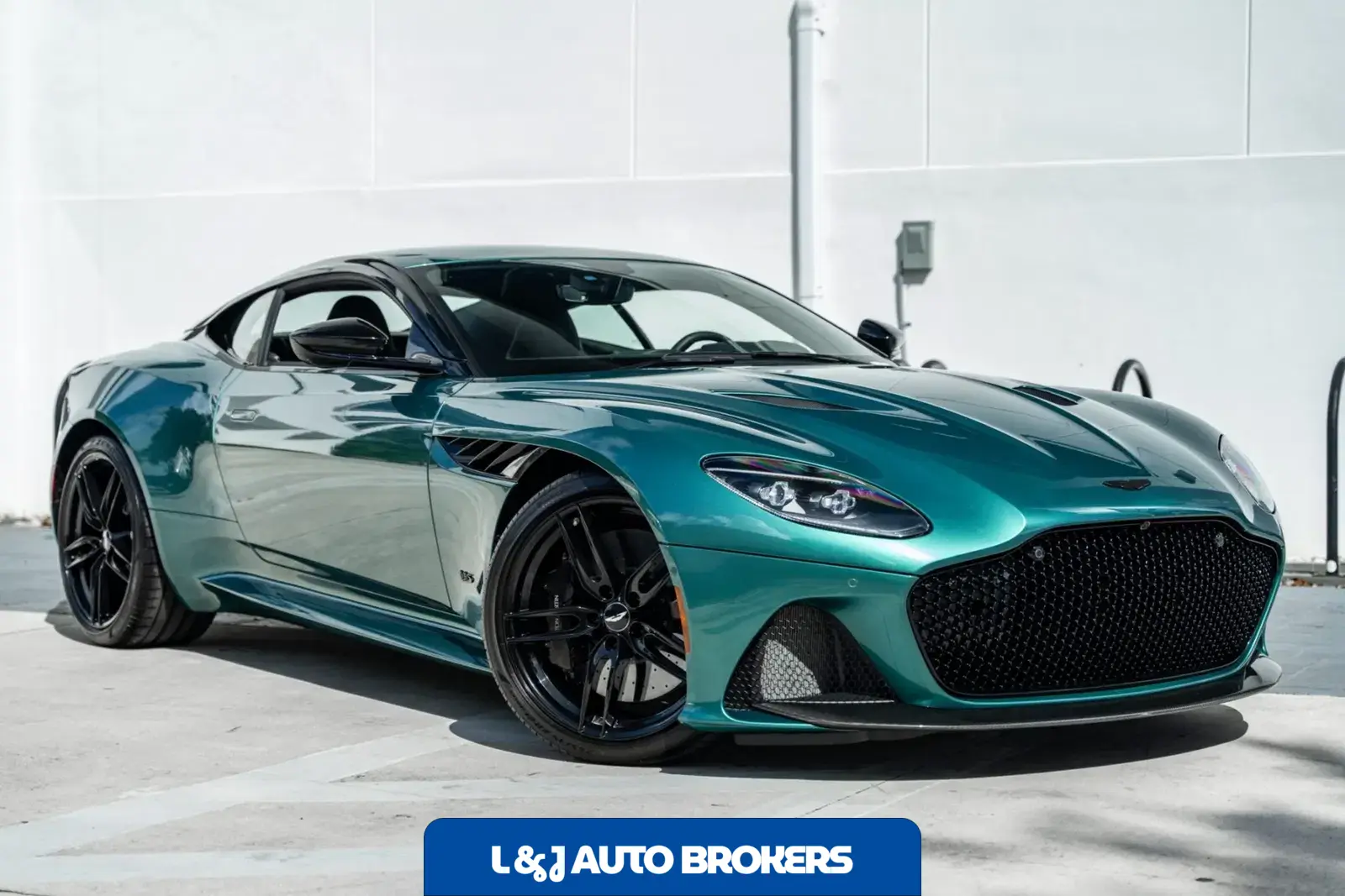 2022 Aston Martin DBS Superleggera Coupe