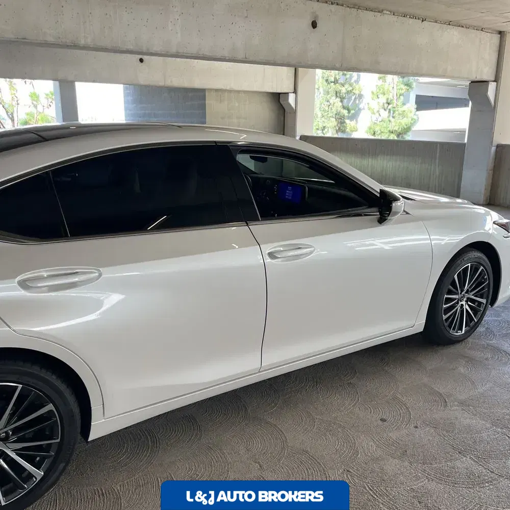 2025 Lexus ES 350 Base