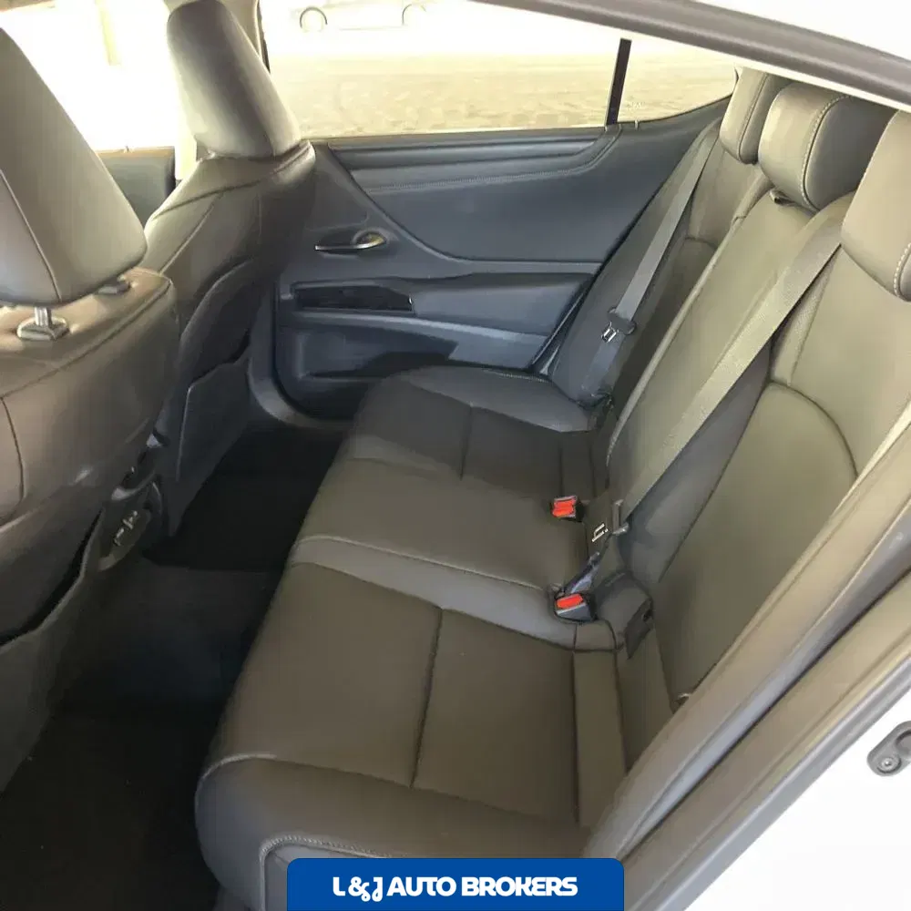 2025 Lexus ES 350 Base