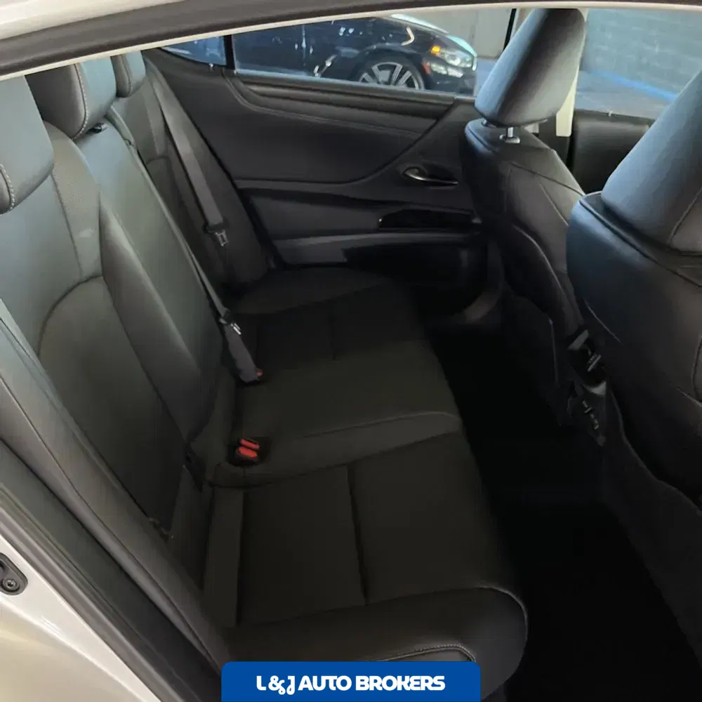 2025 Lexus ES 350 Base