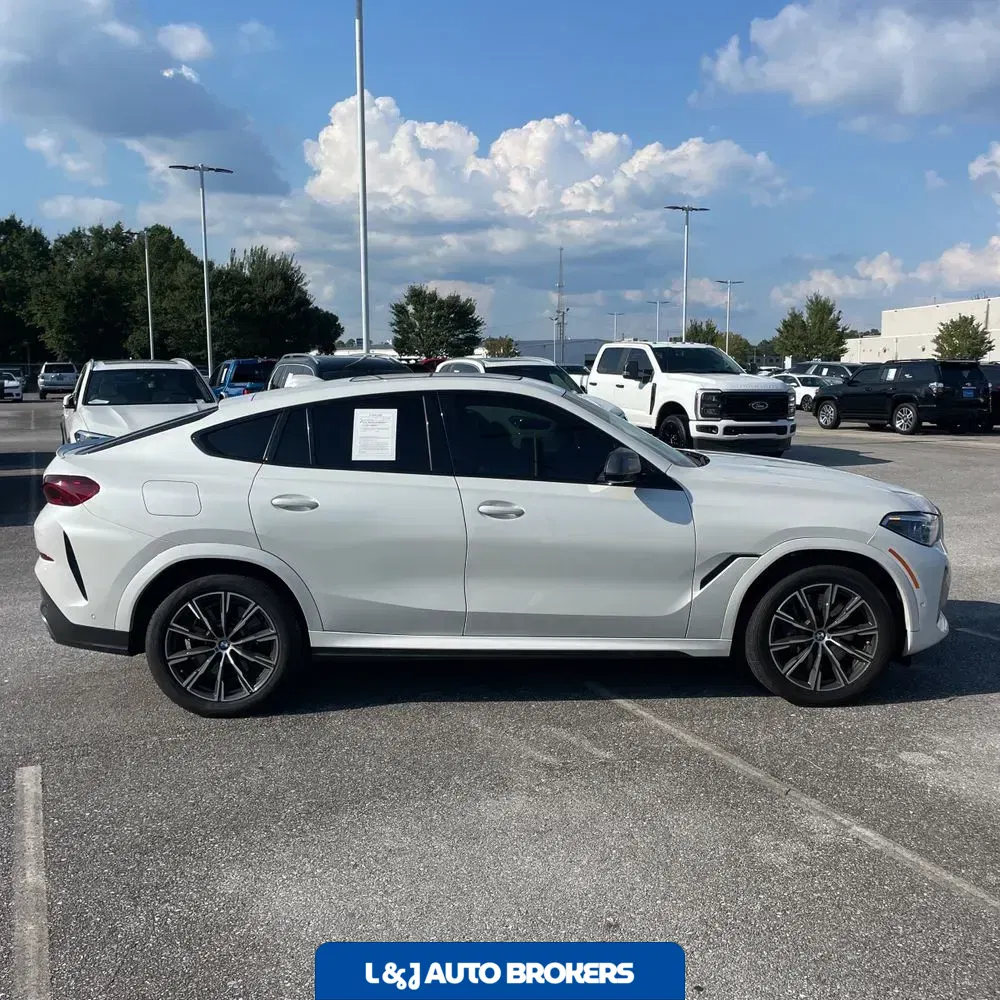 2022 BMW X6 M50i