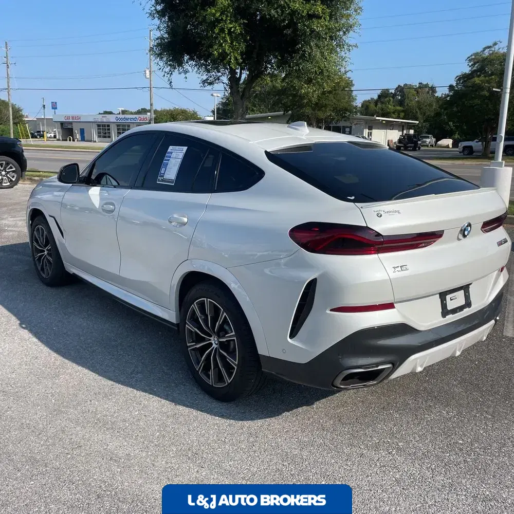 2022 BMW X6 M50i