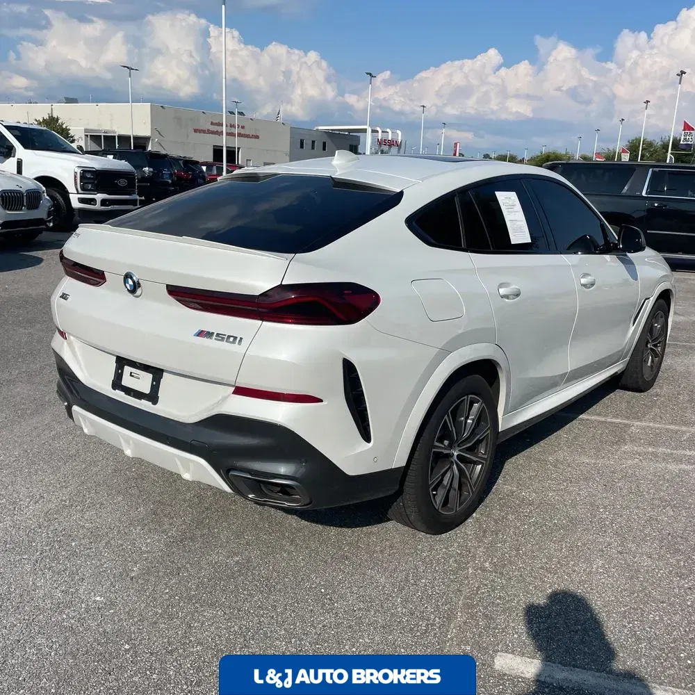 2022 BMW X6 M50i